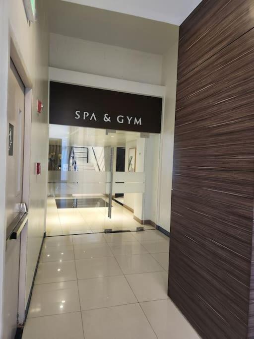 Luxestaysmnl Coastal Chic Netflx 380Mbps Pool Bgc Manila Exterior photo