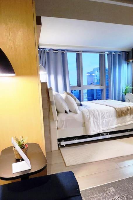 Luxestaysmnl Coastal Chic Netflx 380Mbps Pool Bgc Manila Exterior photo