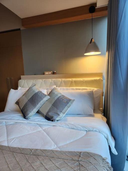 Luxestaysmnl Coastal Chic Netflx 380Mbps Pool Bgc Manila Exterior photo