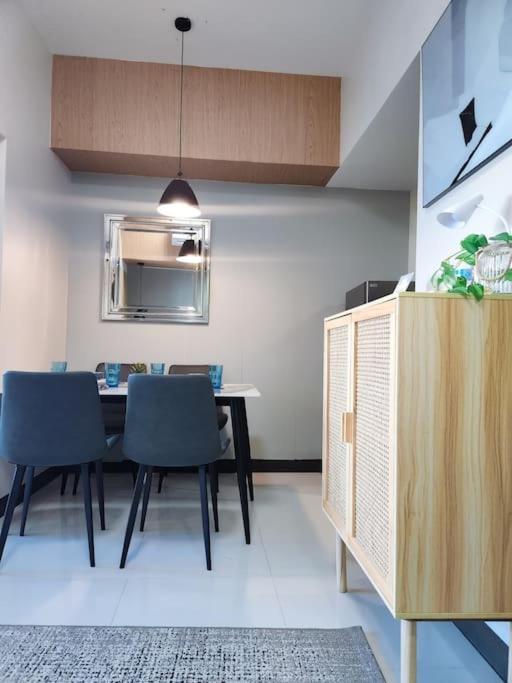 Luxestaysmnl Coastal Chic Netflx 380Mbps Pool Bgc Manila Exterior photo
